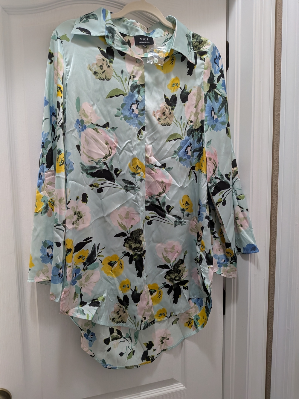 VICI Floral Button-Up Blouse in Mint with Pastel Blooms PTP 20 1/2"